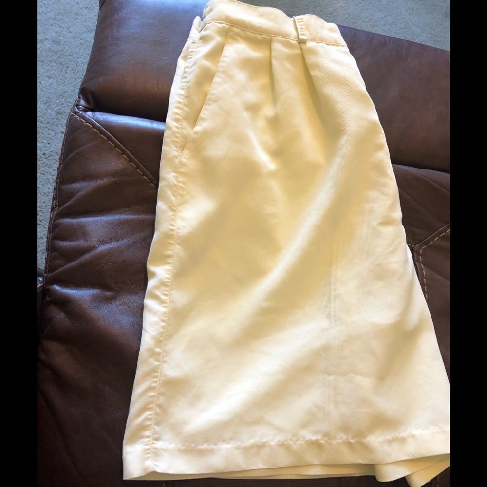 EP Pro Women’s Golf Shorts Size 14 In Light Yellow EUC